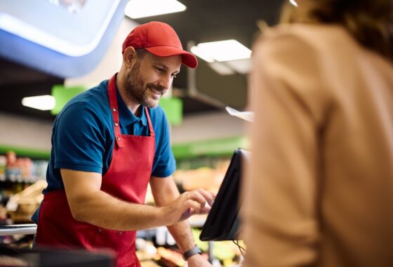 Tecnologia Vision AI per la verifica dell'età nei self-checkout