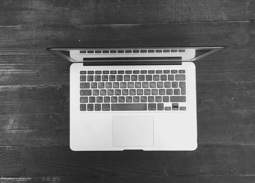 MacBook OLED con touchscreen