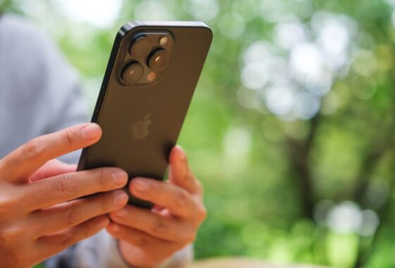Animazione iPhone Duo su Galaxy Z Fold 8